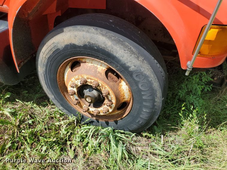 image for item KY9174 1999 International 4900  dump truck