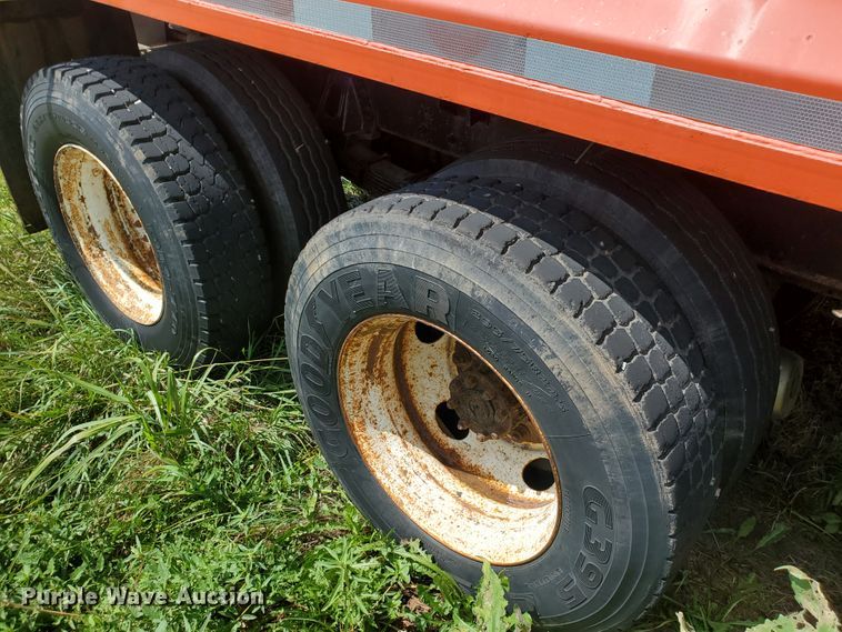 image for item KY9174 1999 International 4900  dump truck