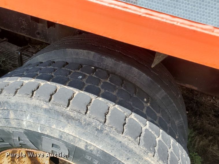 image for item KY9174 1999 International 4900  dump truck