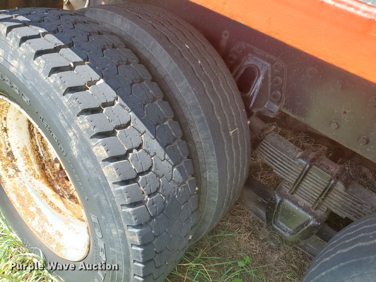 image for item KY9174 1999 International 4900  dump truck