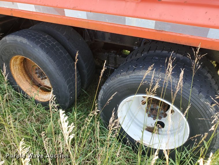 image for item KY9174 1999 International 4900  dump truck