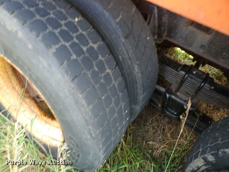 image for item KY9174 1999 International 4900  dump truck