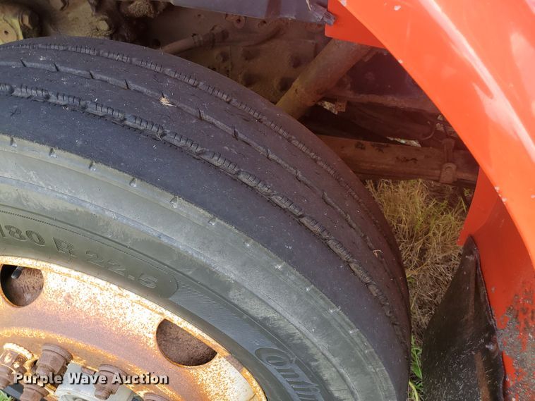 image for item KY9174 1999 International 4900  dump truck