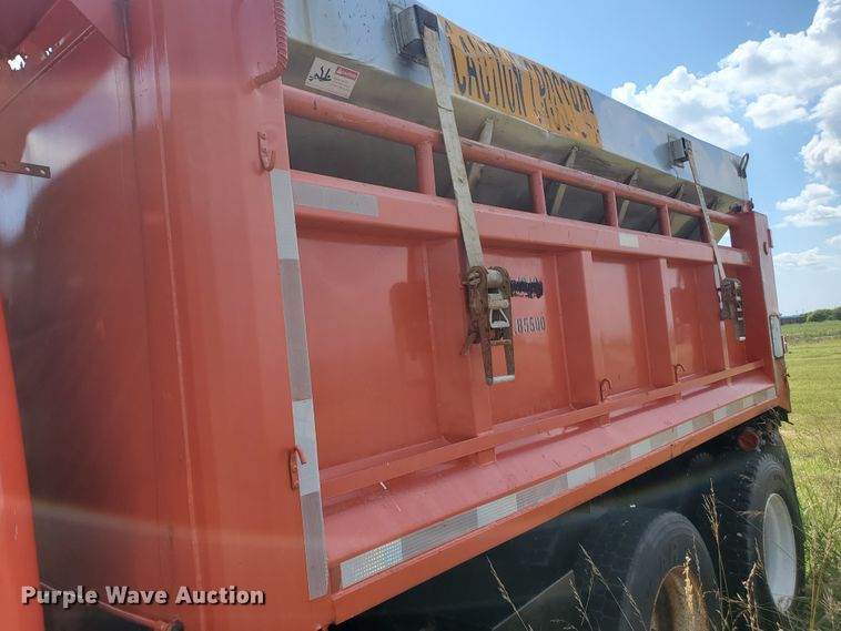 image for item KY9174 1999 International 4900  dump truck