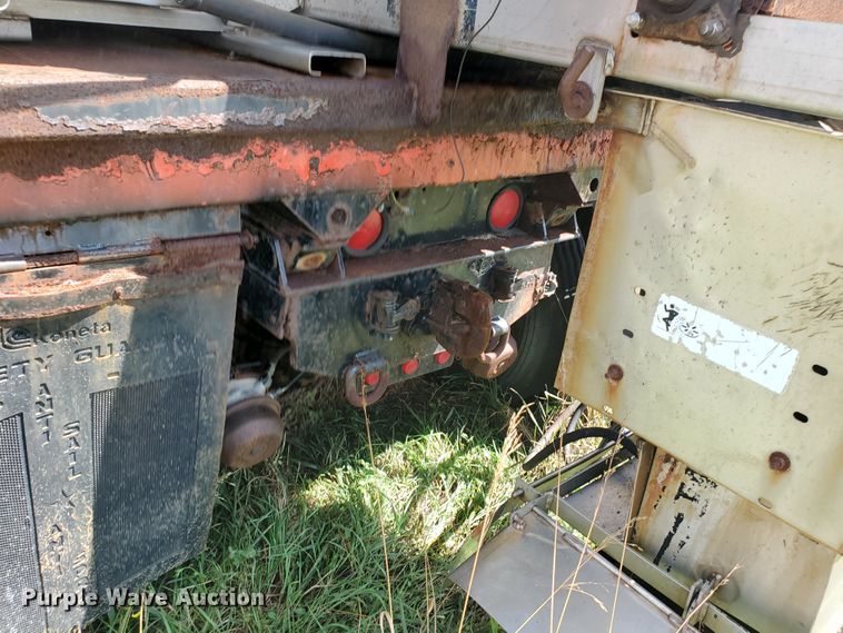 image for item KY9174 1999 International 4900  dump truck