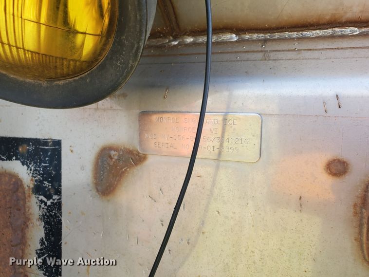 image for item KY9174 1999 International 4900  dump truck