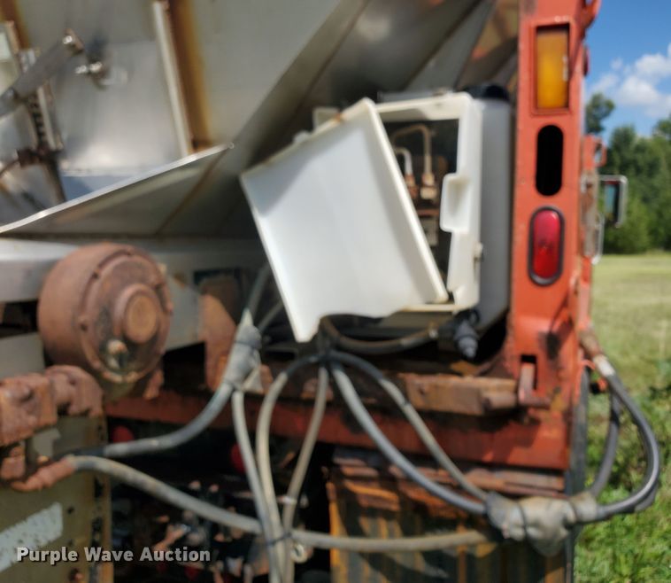 image for item KY9174 1999 International 4900  dump truck