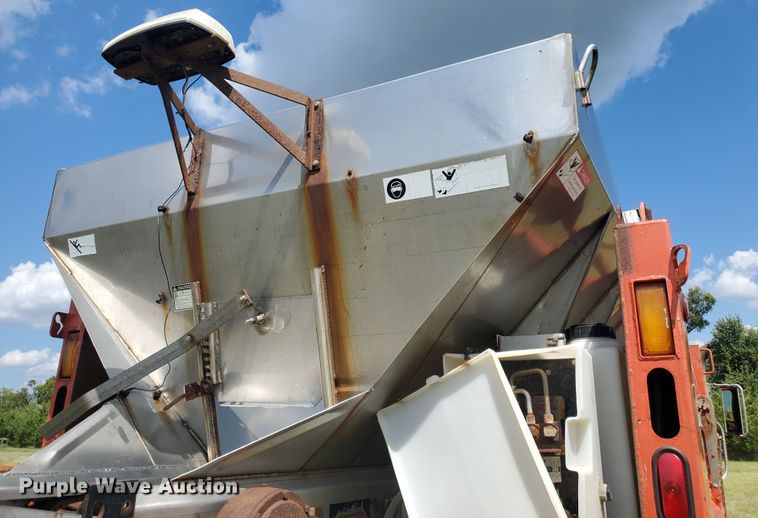 image for item KY9174 1999 International 4900  dump truck