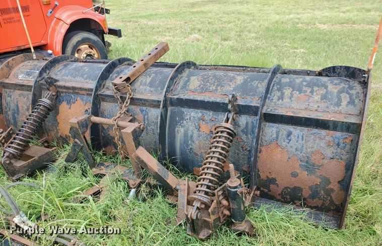 image for item KY9174 1999 International 4900  dump truck