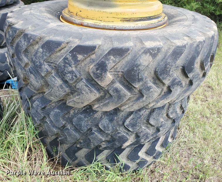 image for item KY9178 (6) 14.00-24 tires
