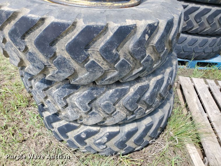 image for item KY9178 (6) 14.00-24 tires