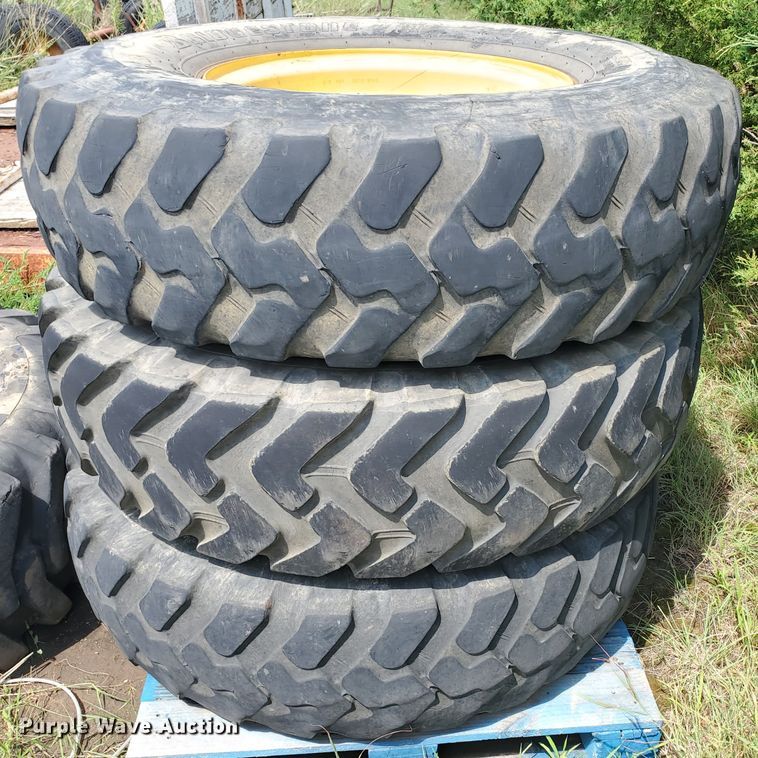 image for item KY9178 (6) 14.00-24 tires
