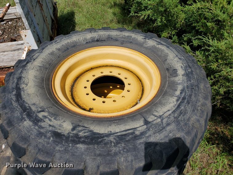 image for item KY9178 (6) 14.00-24 tires