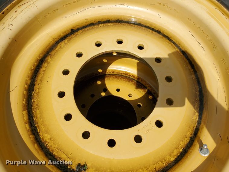 image for item KY9178 (6) 14.00-24 tires