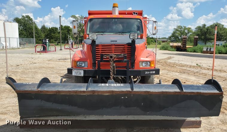 image for item KY9182 1999 International 4900  dump truck