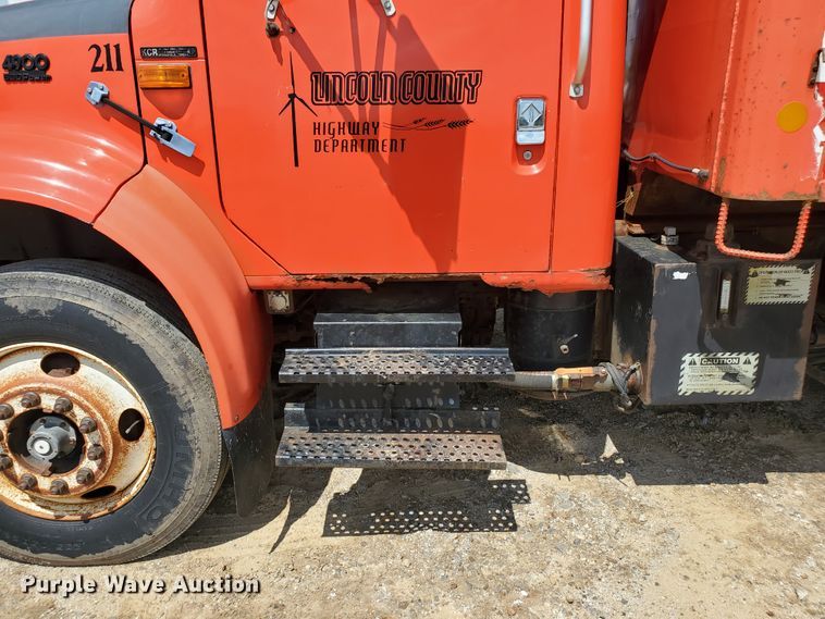 image for item KY9182 1999 International 4900  dump truck