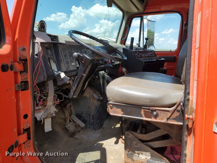 image for item KY9182 1999 International 4900  dump truck