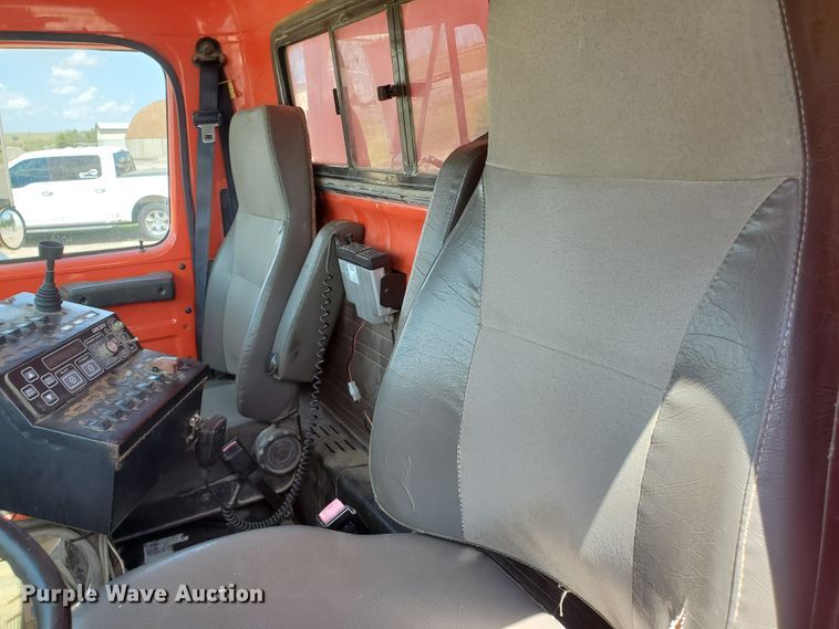 image for item KY9182 1999 International 4900  dump truck