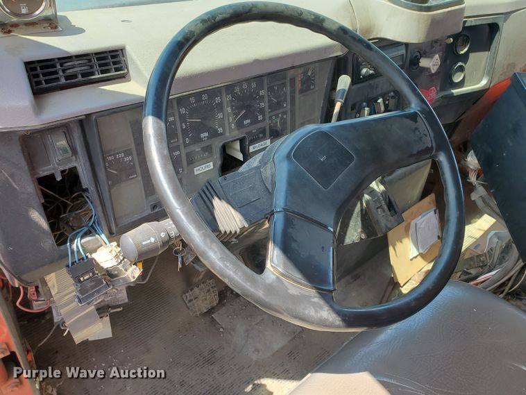 image for item KY9182 1999 International 4900  dump truck