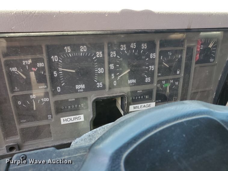 image for item KY9182 1999 International 4900  dump truck