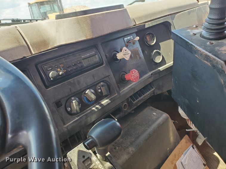 image for item KY9182 1999 International 4900  dump truck