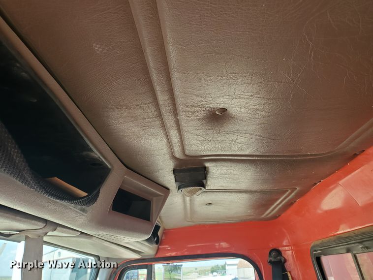 image for item KY9182 1999 International 4900  dump truck