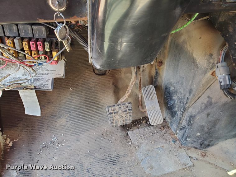 image for item KY9182 1999 International 4900  dump truck