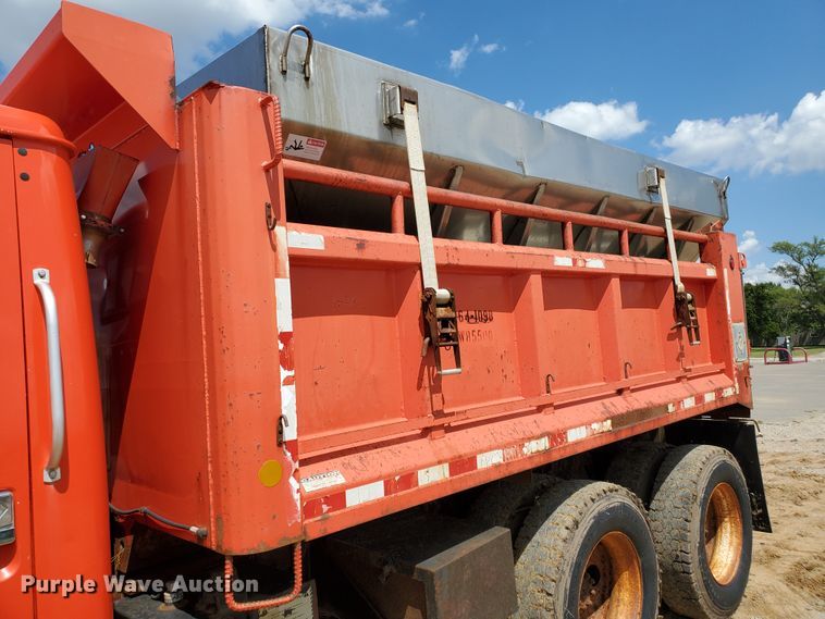 image for item KY9182 1999 International 4900  dump truck
