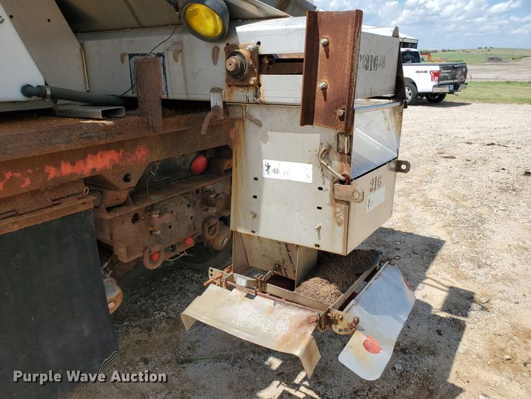 image for item KY9182 1999 International 4900  dump truck