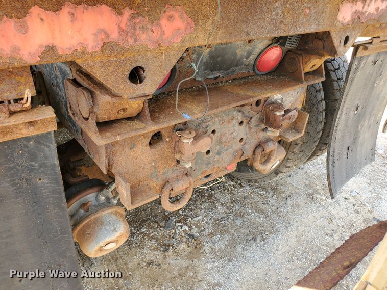 image for item KY9182 1999 International 4900  dump truck