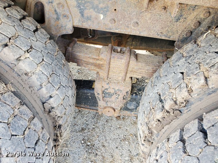 image for item KY9182 1999 International 4900  dump truck