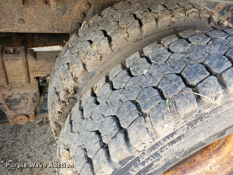 image for item KY9182 1999 International 4900  dump truck