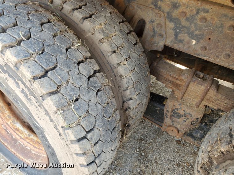 image for item KY9182 1999 International 4900  dump truck