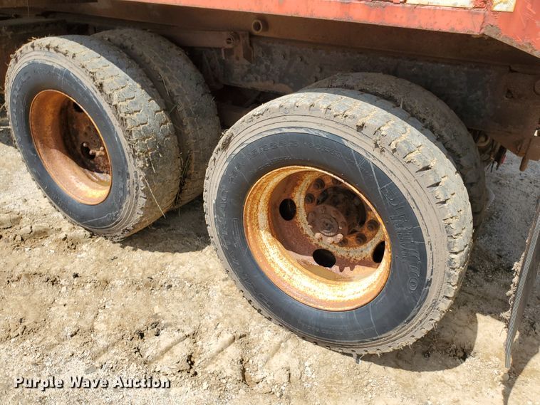 image for item KY9182 1999 International 4900  dump truck