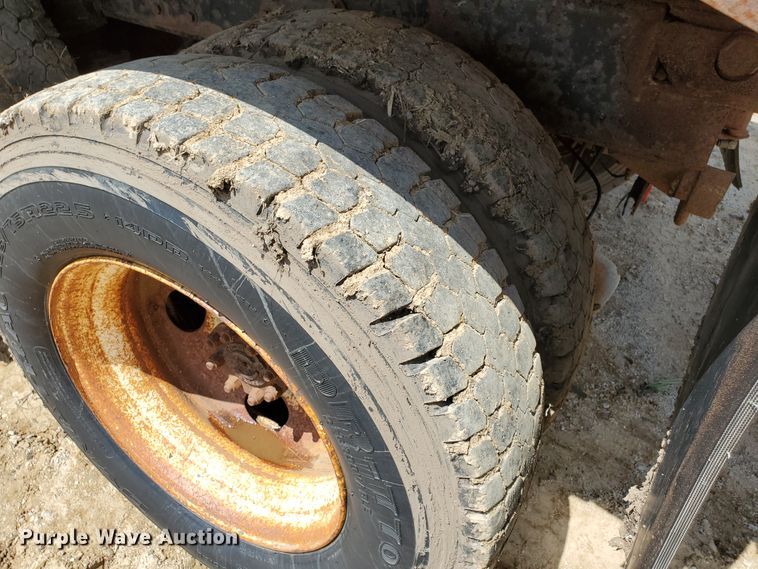 image for item KY9182 1999 International 4900  dump truck