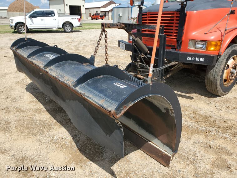 image for item KY9182 1999 International 4900  dump truck