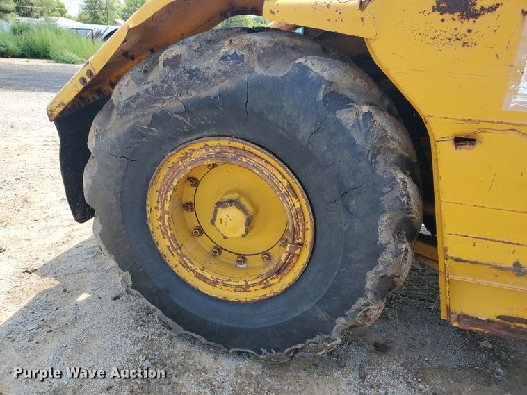 image for item KY9184 1977 Caterpillar 613B  elevating scraper