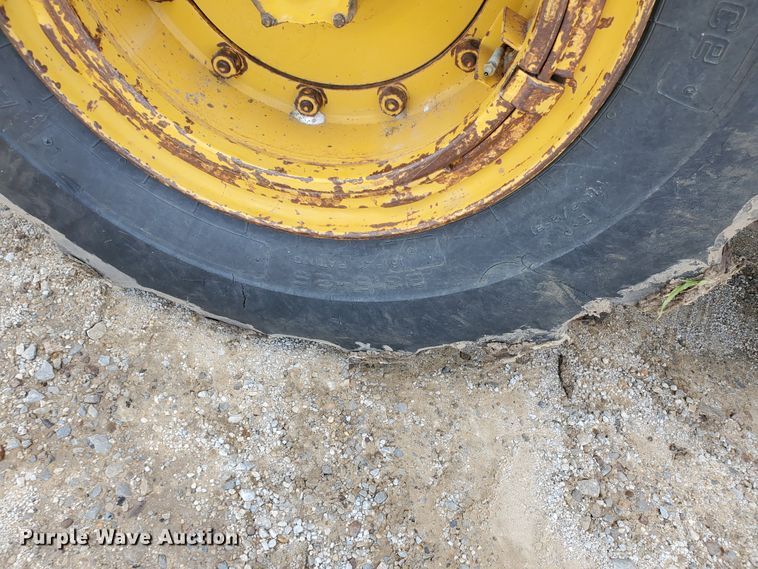 image for item KY9184 1977 Caterpillar 613B  elevating scraper