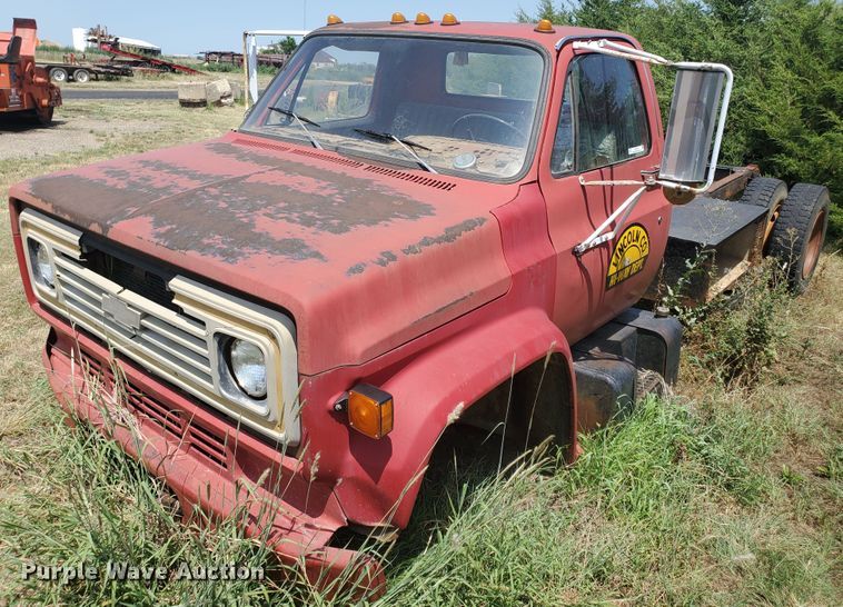 image for item KY9191 1990 GMC C6000  truck cab and chassis