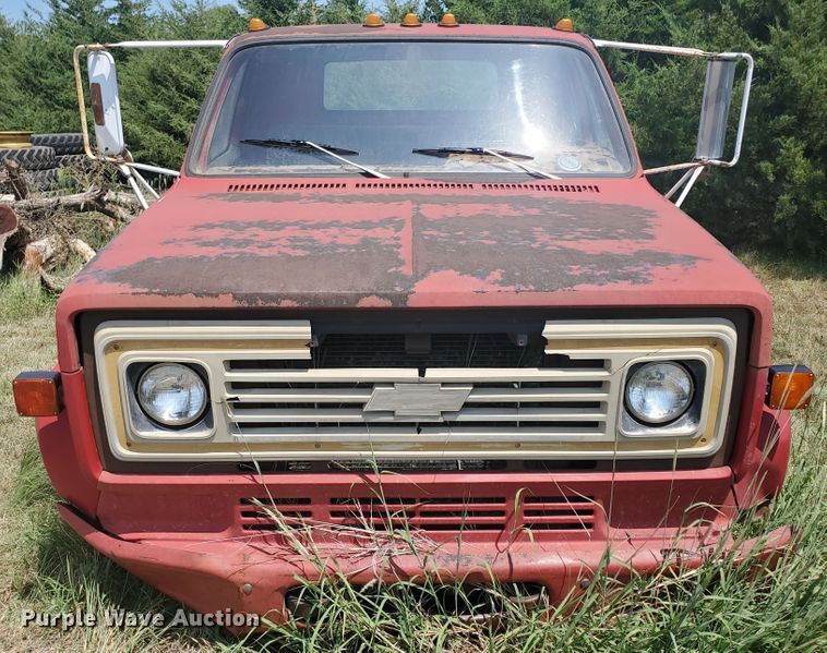 image for item KY9191 1990 GMC C6000  truck cab and chassis