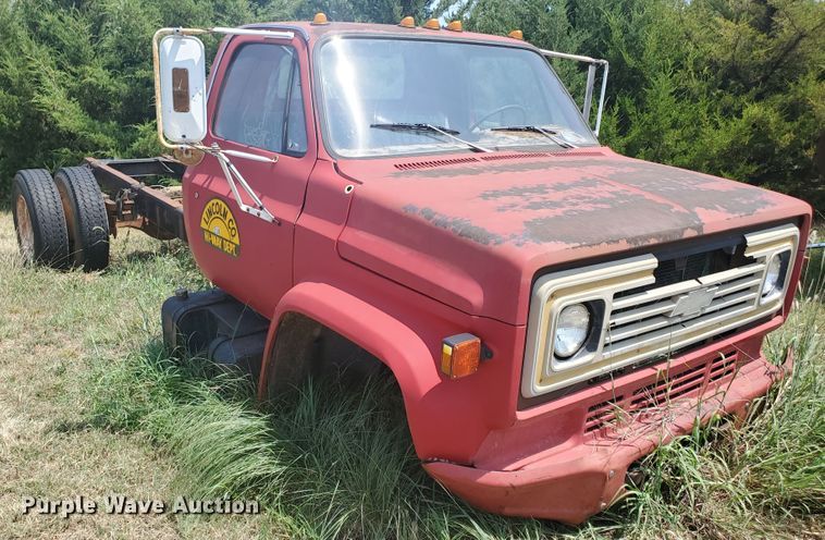 image for item KY9191 1990 GMC C6000  truck cab and chassis