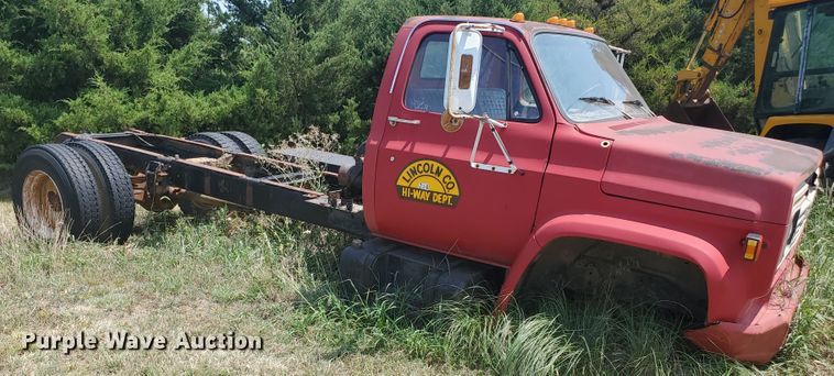 image for item KY9191 1990 GMC C6000  truck cab and chassis