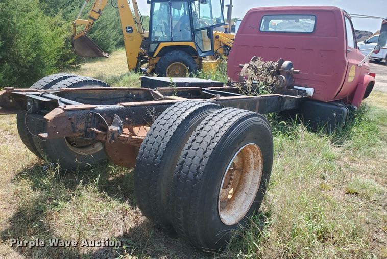 image for item KY9191 1990 GMC C6000  truck cab and chassis