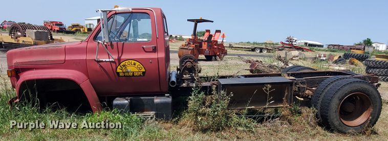 image for item KY9191 1990 GMC C6000  truck cab and chassis