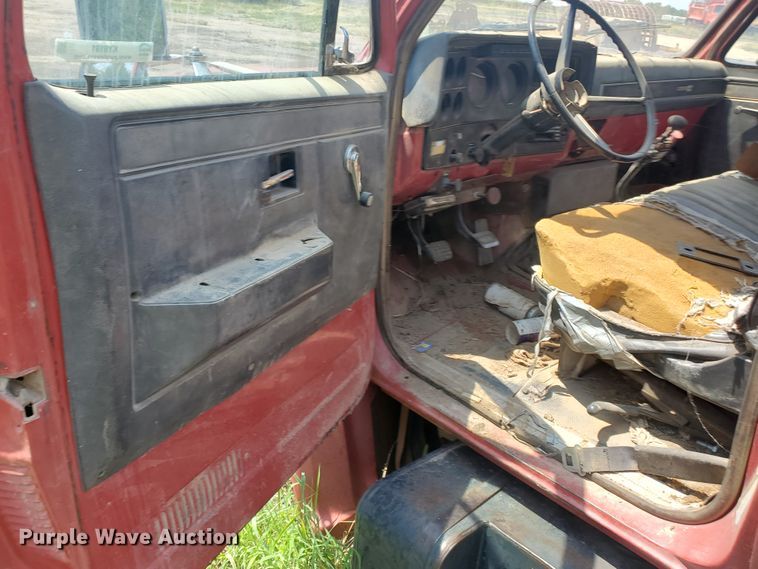 image for item KY9191 1990 GMC C6000  truck cab and chassis