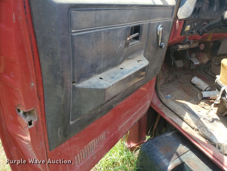 image for item KY9191 1990 GMC C6000  truck cab and chassis