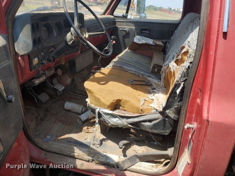 image for item KY9191 1990 GMC C6000  truck cab and chassis