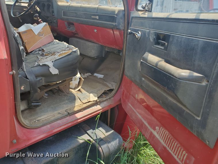 image for item KY9191 1990 GMC C6000  truck cab and chassis