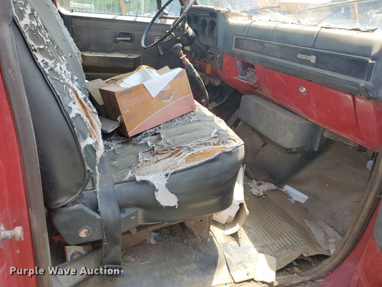 image for item KY9191 1990 GMC C6000  truck cab and chassis