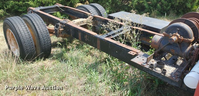 image for item KY9191 1990 GMC C6000  truck cab and chassis